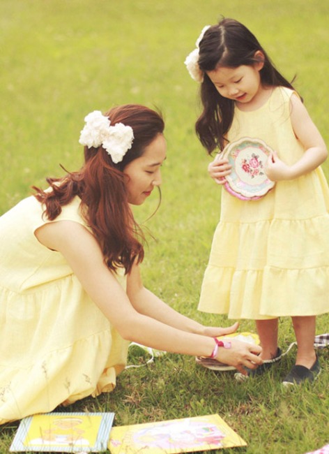 [2075] Mom_ Pastel yellow frill ops